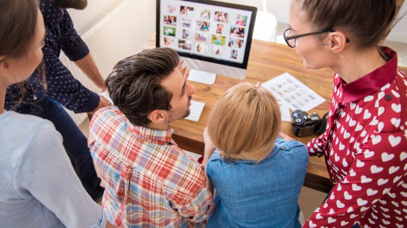 Using Item Frames and Maps